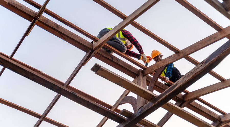Professional residential roofers in Gilchrist, OR